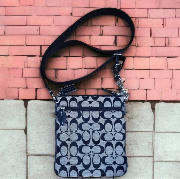 Coach Penelope Signature Swingback Crossbody Purse - Picture 2 of 11